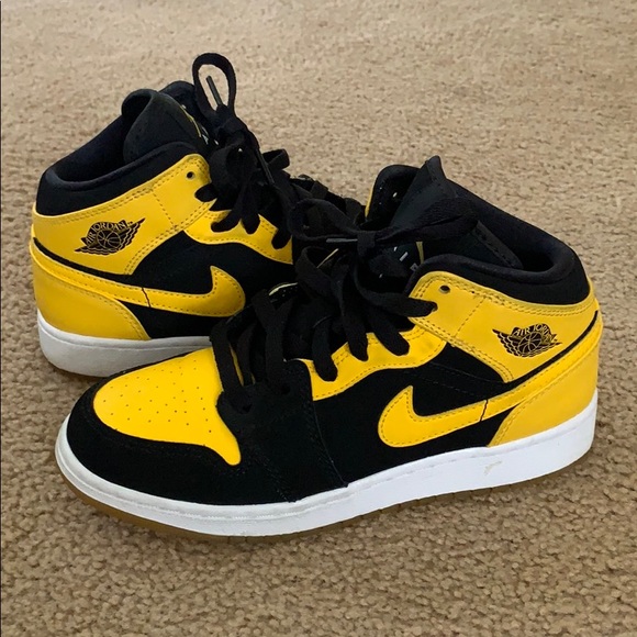 jordan 1s size 4